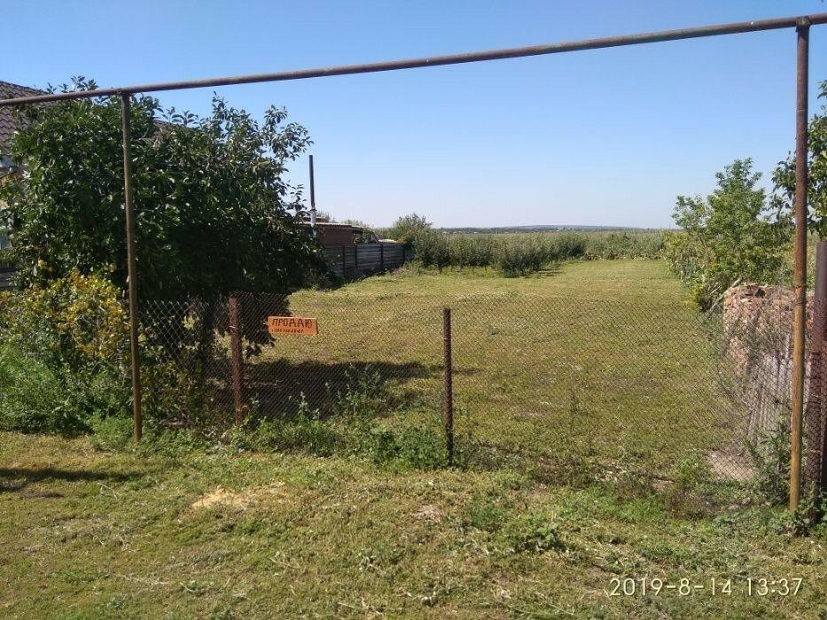 Продам земельный участок с садом в черте города Орехов.