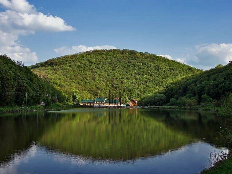 Продается дом на курорте минеральных вод Сатанова, 400 км от Киева