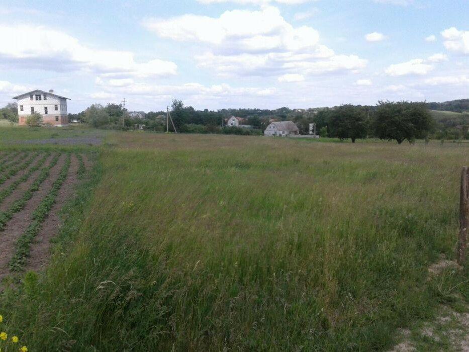 Продається земельна ділянка в мальовничому селі Рославичі.