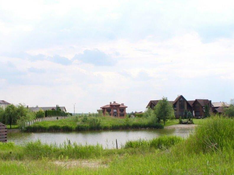 Участки, дома у озера в КГ Дримленд Новообуховская трасса 6-50 соток