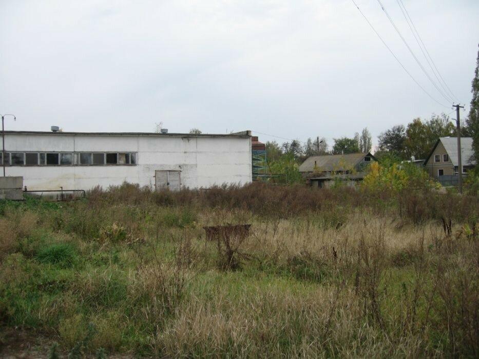 Промышленный участок земли в г.Мена с помещениями под производство.