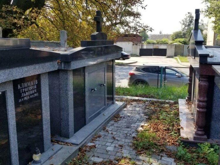 Гробівець Янівське Кладовище