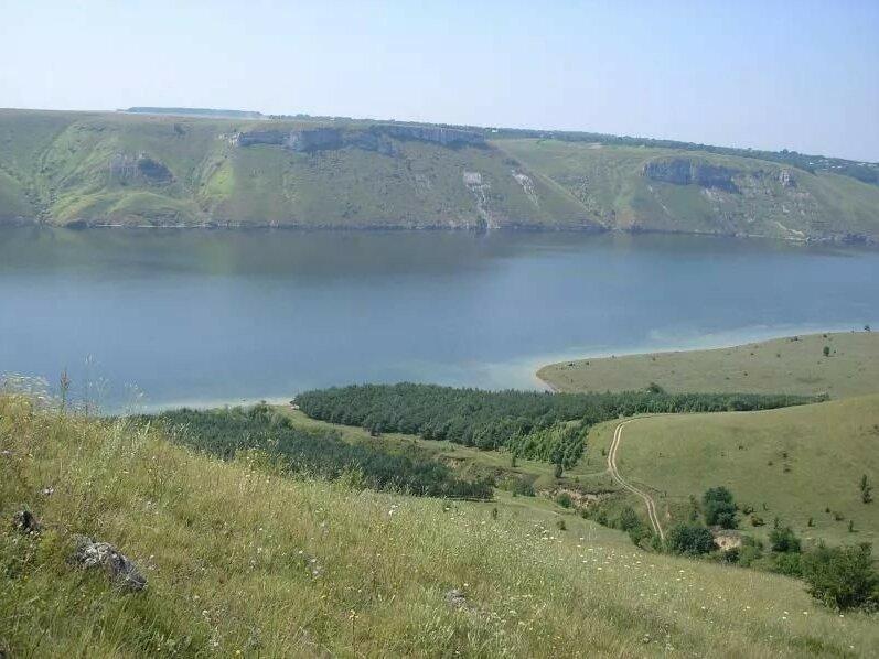 Продам земельну ділянку 24 сотки на Дністрі, село Устя.