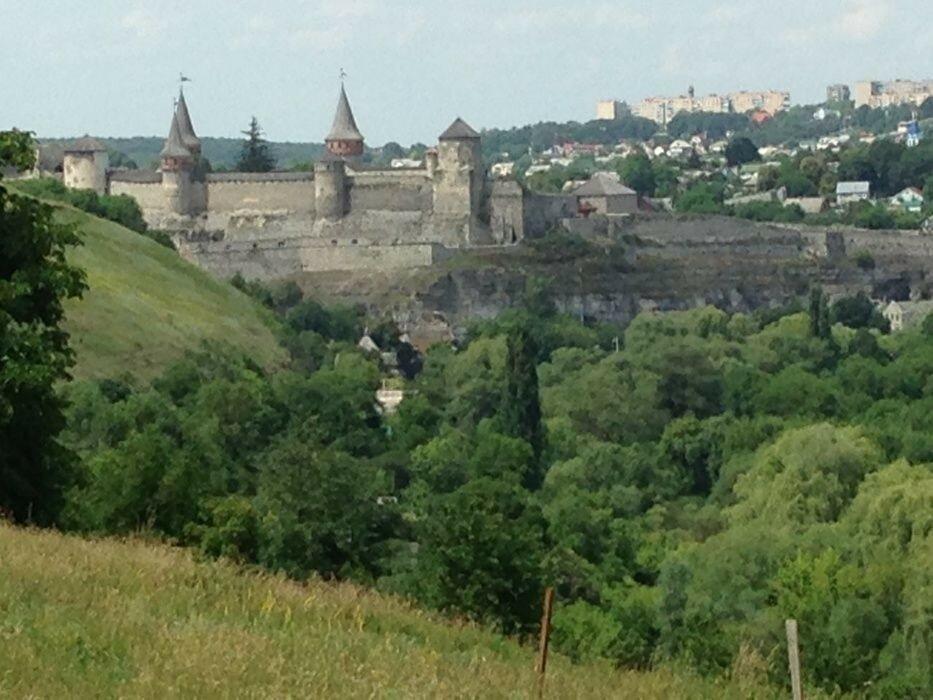 Будівництво під ключ на існуючій ділянці з виглядом на фортецю і місто