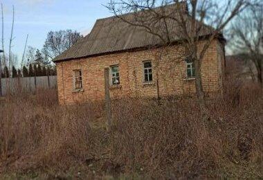 Продам 50 соток со старым домом в с Забучье 10км от Киева 75...