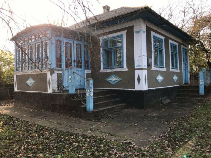 Продається земельна ділянка із будинком Новодністровськ
