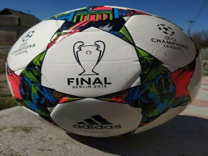 Футбольний м'яч Adidas UEFA Champions League Берлін 2015 та United