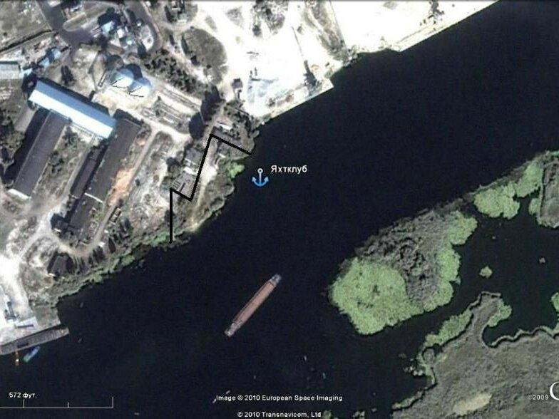 Участок ( яхтклуб ) на берегу Днепра в черте города
