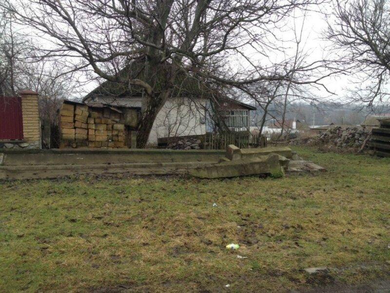 Продам дом в отличном месте в центре села под ДОМ И МАГАЗИН Киев140км